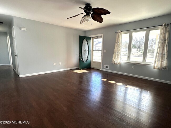 Photo - 185 Ravenwood Blvd