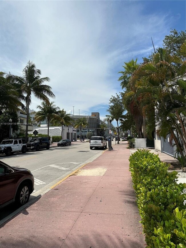 Photo - 401 Collins Ave Unit 11