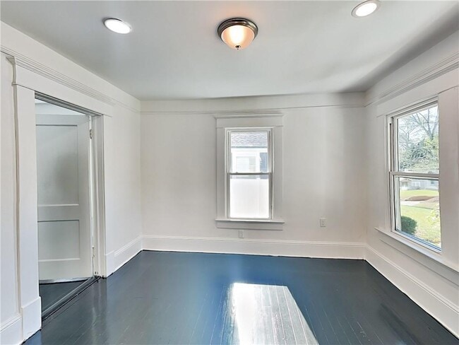 Photo - 12 S Eugenia Pl NW