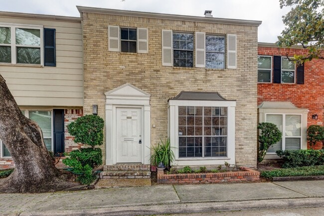 Building Photo - 6444 Burgoyne Rd Unit 104