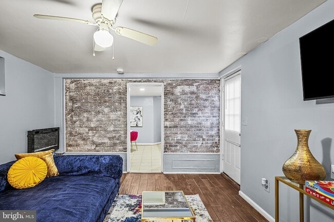Photo - 807 Houston Ave