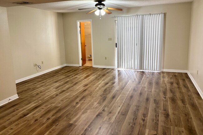 Photo - 2 Cinderella Ln NW