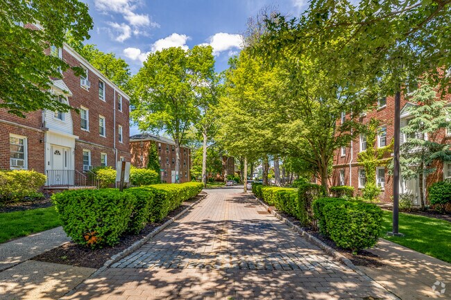 Edificio alternativo - Village Manor