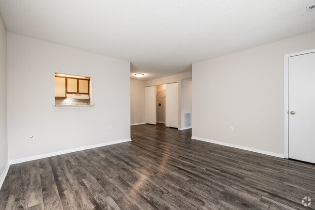 2BR, 1BA - 850SF/1st Floor - Living Room