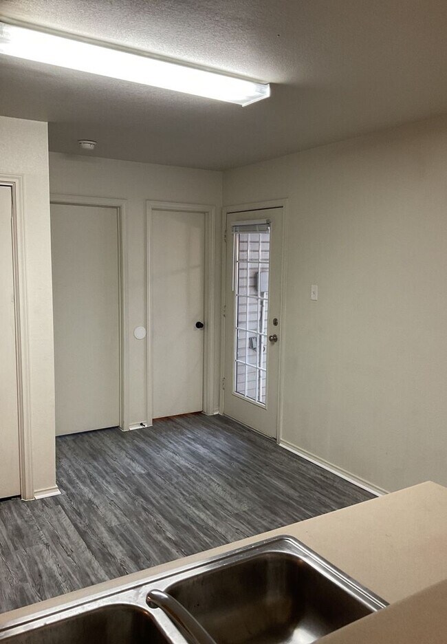 Photo - COMING SOON! Unidad 3800 Malibu Lane - C