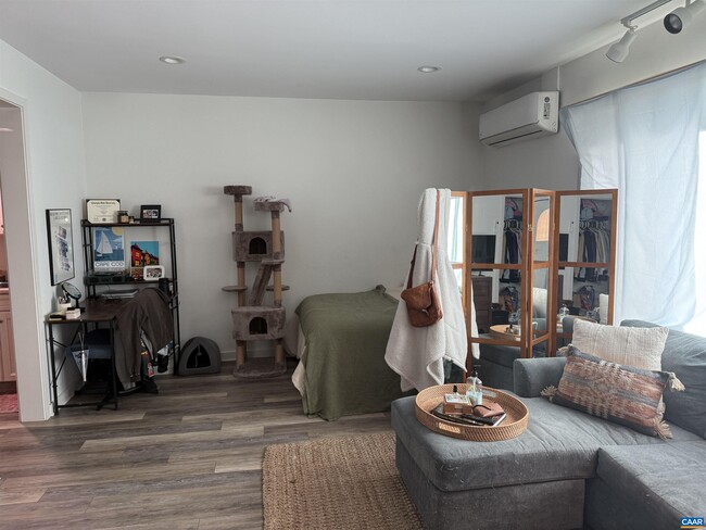 Building Photo - 1311 Wertland St Unit B