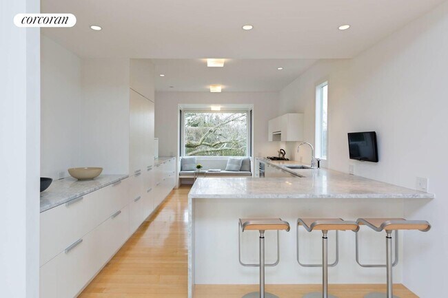 Photo - 130 Newlight Ln