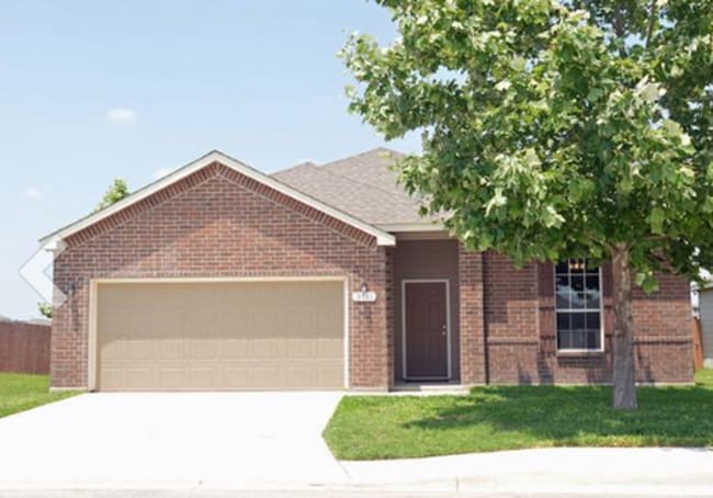 Building Photo - Welcome to this spacious 4 bedroom, 2 bath... Rental