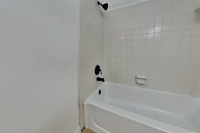 Building Photo - 6500 Harbor Town Dr Unit 3208