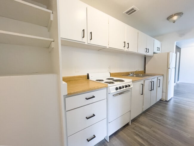 Unit 2-4 Kitchen - 1492 Main St Rental