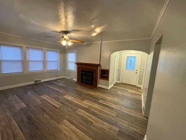 3 bedroom, 2 bath House with 2 car detache... - 3 bedroom, 2 bath House with 2 car detache...
