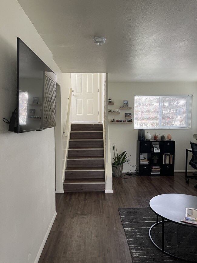 Photo - 665 E Malibu Dr