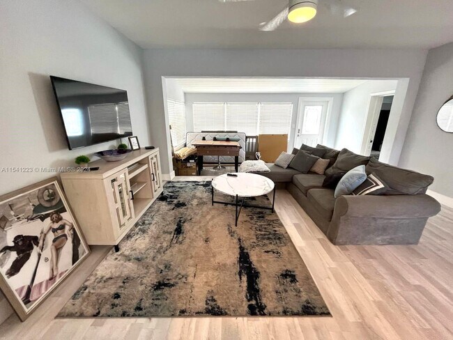 Photo - 2281 SW 15th St