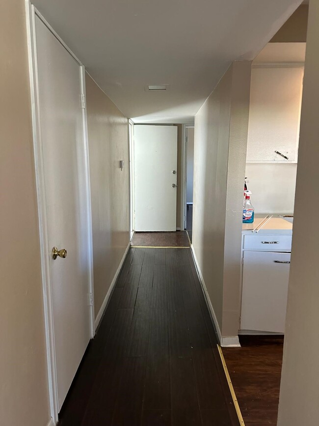 Building Photo - 800 Travis St Unit Magnoli