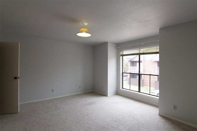 Photo - 3100 Walnut Bend Ln Unidad 118