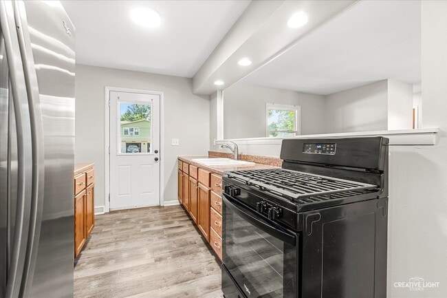 Photo - 1528 Oak Ln