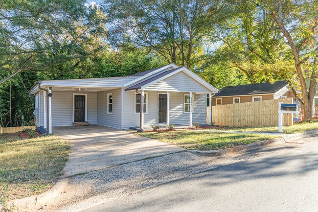 Photo - 211 Putnam St