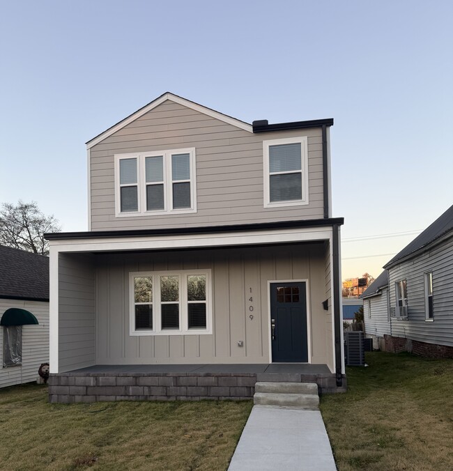 Photo - 1409 Woodbine Ave