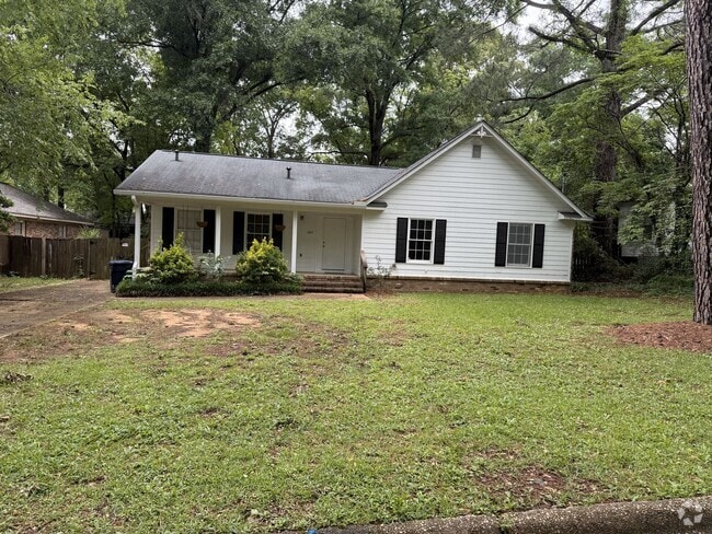 Building Photo - Nice 3 Bed 2 Bath Available Now! Rental