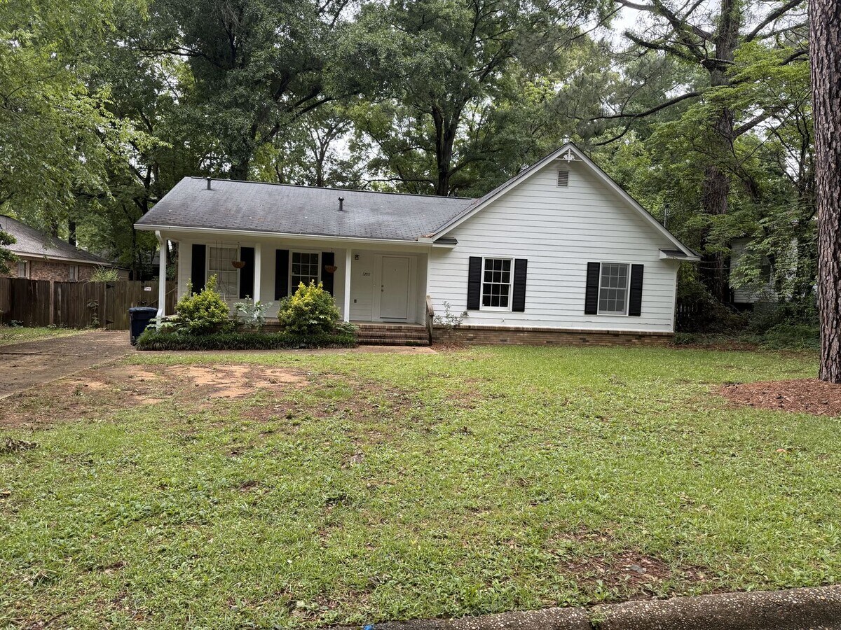 Nice 3 Bed 2 Bath Available Now! - Nice 3 Bed 2 Bath Available Now! House