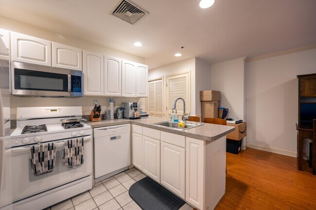 Photo - 711 Clinton St Unidad 2F Rental