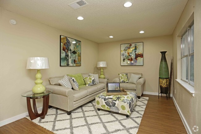 2HAB, 1BA - 800 ft² - SALA DE ESTAR - Buffalo Ridge