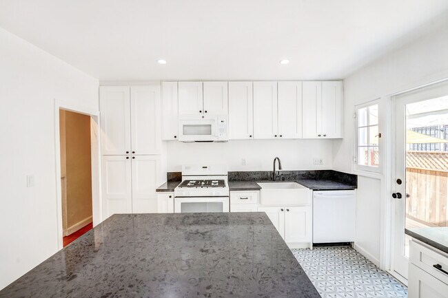 Photo - 826 N Formosa Ave Unidad 1