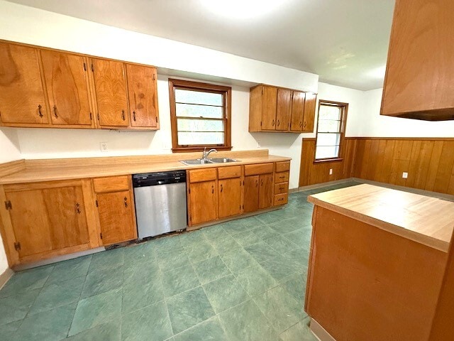 5243 Laurie Ln