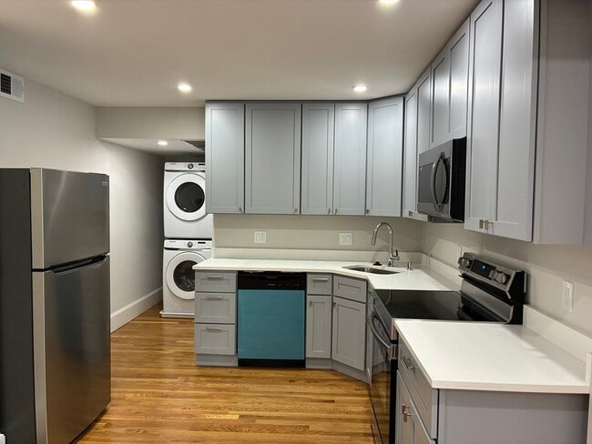 Building Photo - 122 Buttonwood St Unit 2