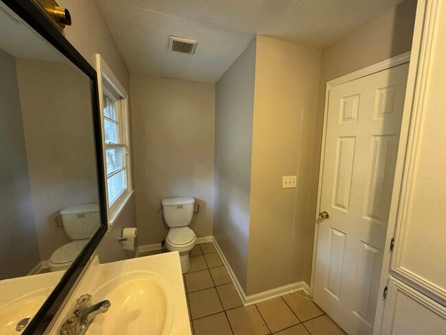 Photo - 140 Wildwood Cir