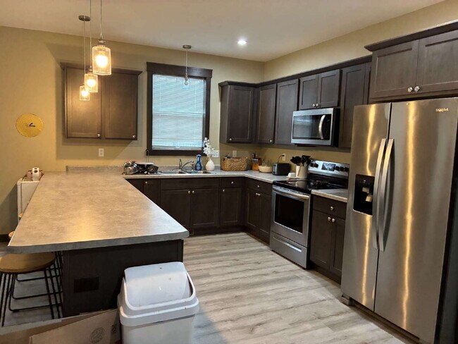 Photo - 5 Bed 3 Bath close to UWEC, bike trails, Carson Park, and The Sonnentag! Unit 2