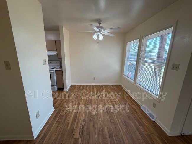 Photo - 140 S Cribbon Ave