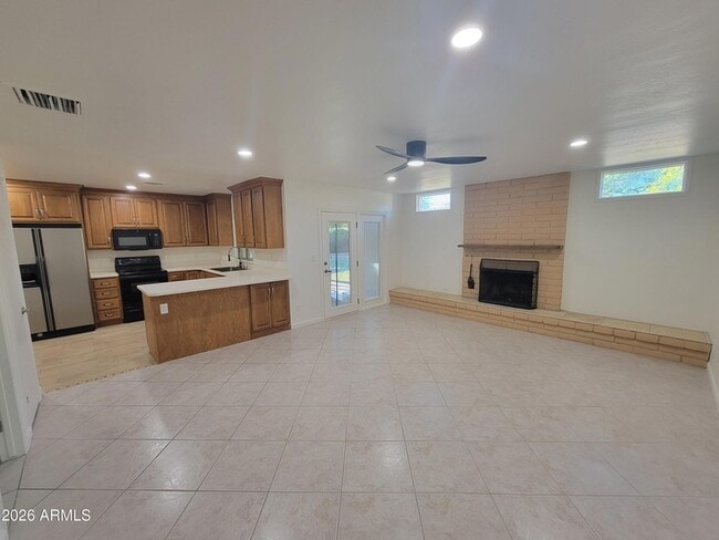 Building Photo - 6250 E Gelding Dr