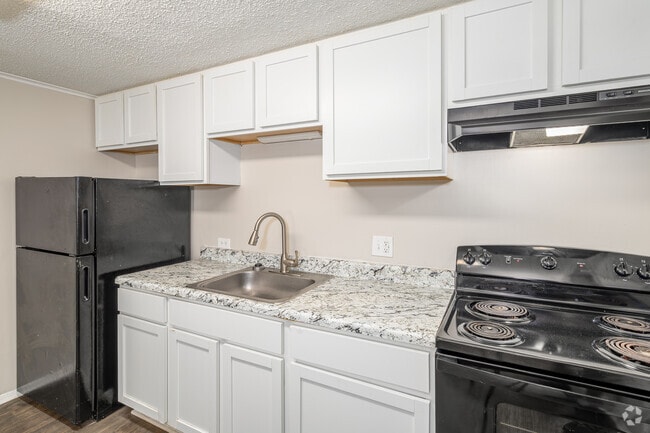 2BR, 2BA - 900SF- Kitchen