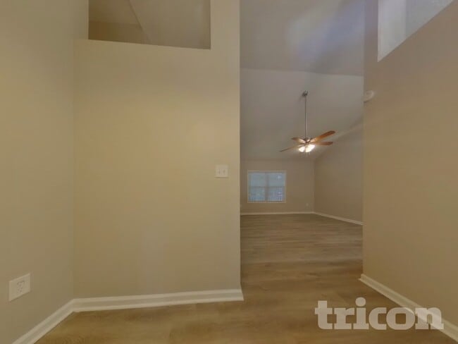 Photo - 431 Bridgeport Pl