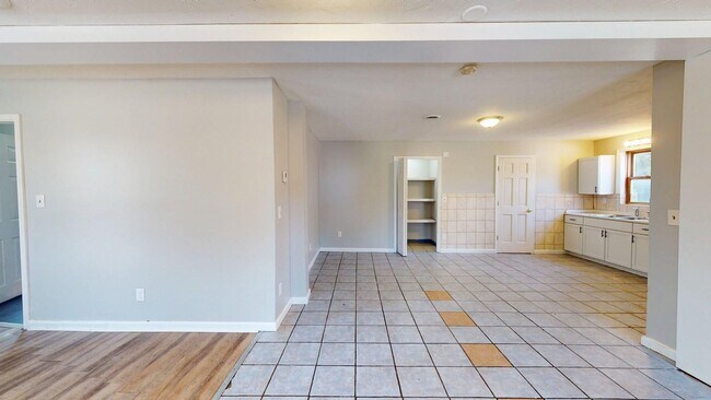 Photo - 7023 Clark Ave Unidad Front Lower