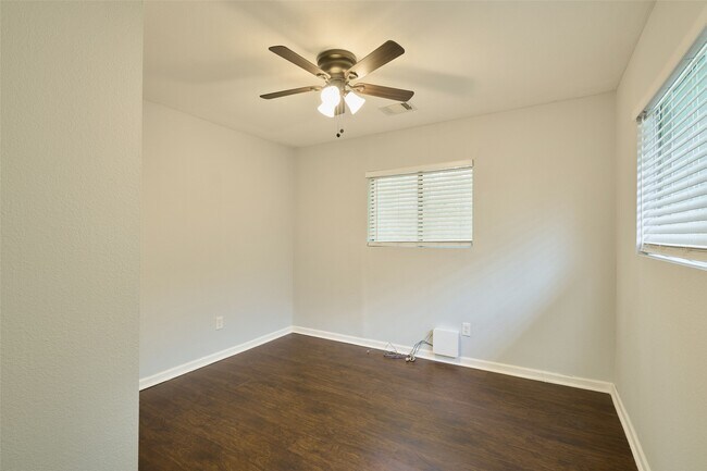 Photo - 51 Harbour Row Dr