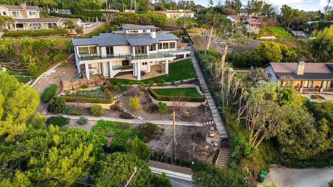 27091 Sea Vista Dr
