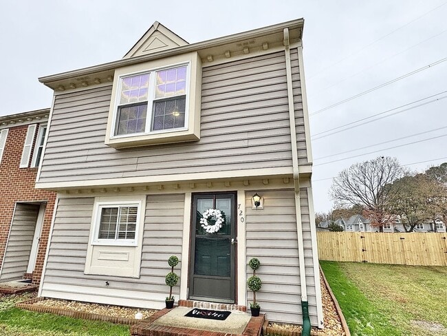 Building Photo - Glenleigh 1st-time Rental! Pet-Friendly, End-Unit Townhome, Cul-De-Sac with HUGE fenced backyard!