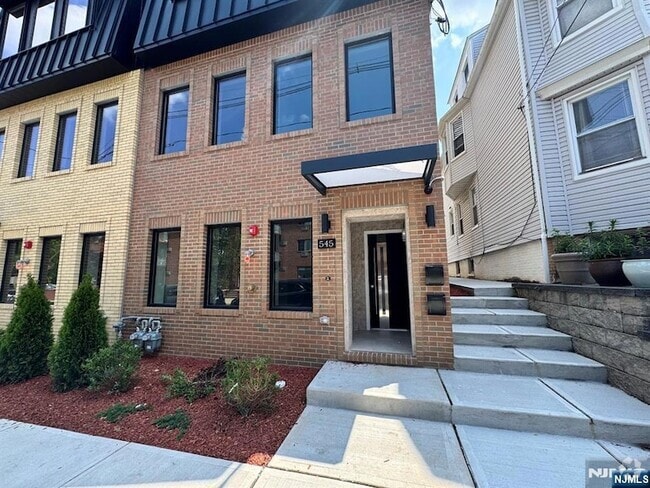 Building Photo - 545 Central Ave Unit 1 Rental