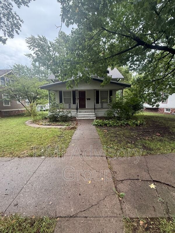 Building Photo - 118 SW Broadmoor Ave Rental