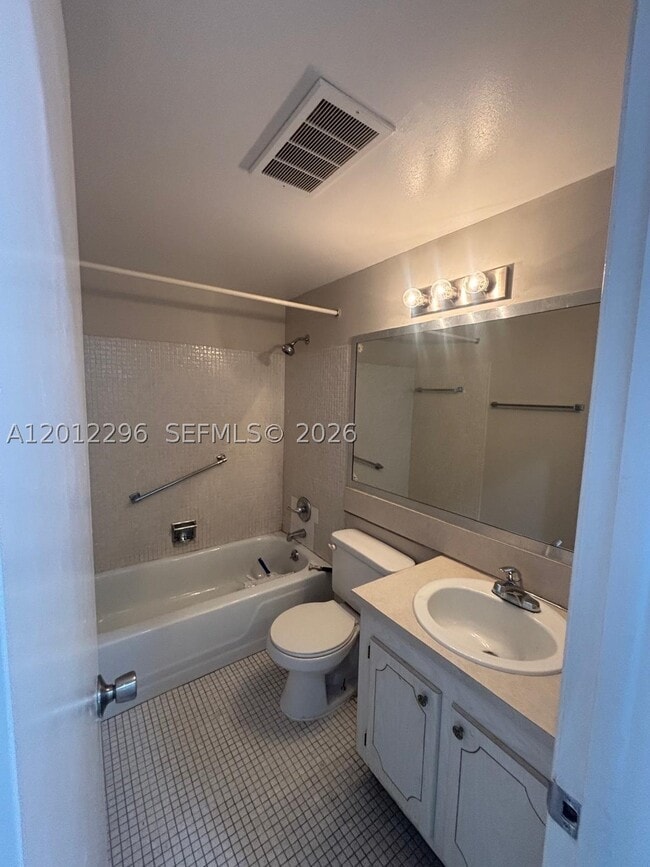 Photo - 166 Easthampton G Unit 166