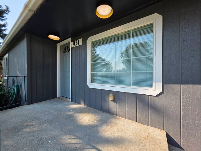 Photo - 931 Sanford Ave