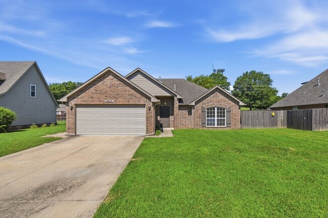 Building Photo - Claremore | 3 Bed | 2 Bath | Large Backyard