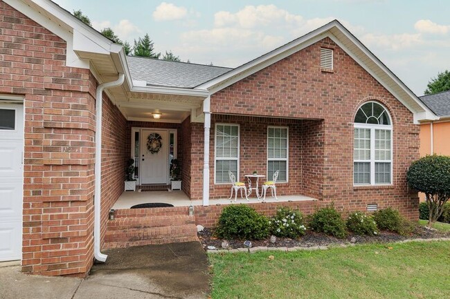 Photo - 195 Bedford Dr