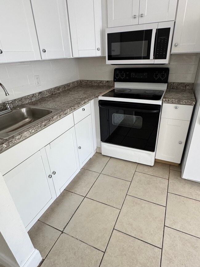 Photo - 523 50th St