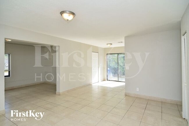 Photo - 4260 SW 18th St