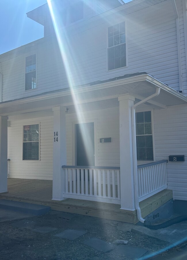 Building Photo - HANOVER DUPLEX Unit B Rental