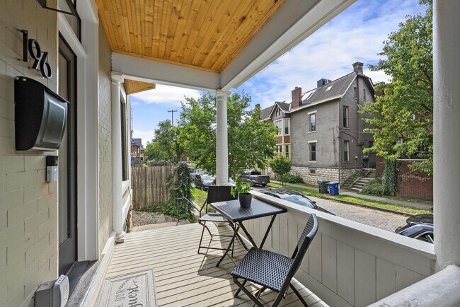 Photo - 196 W 6th Ave