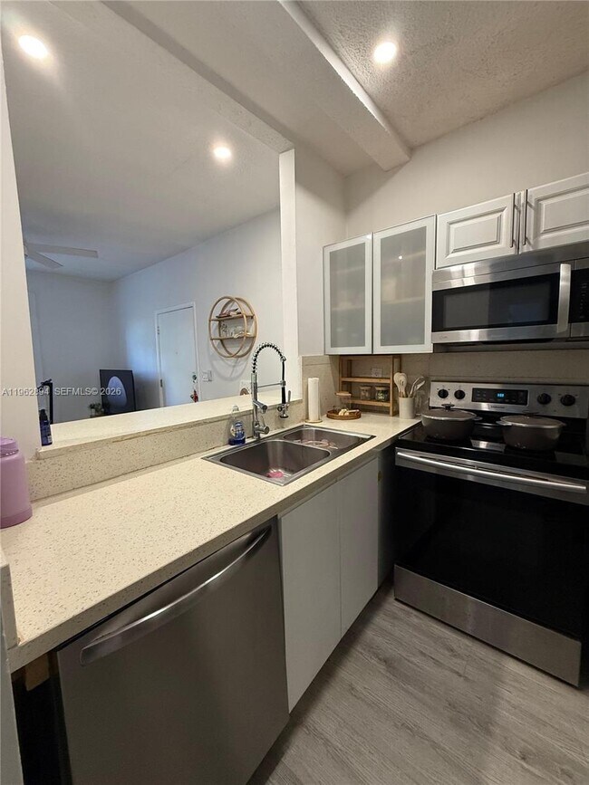 Photo - 842 Meridian Ave Unit 3H